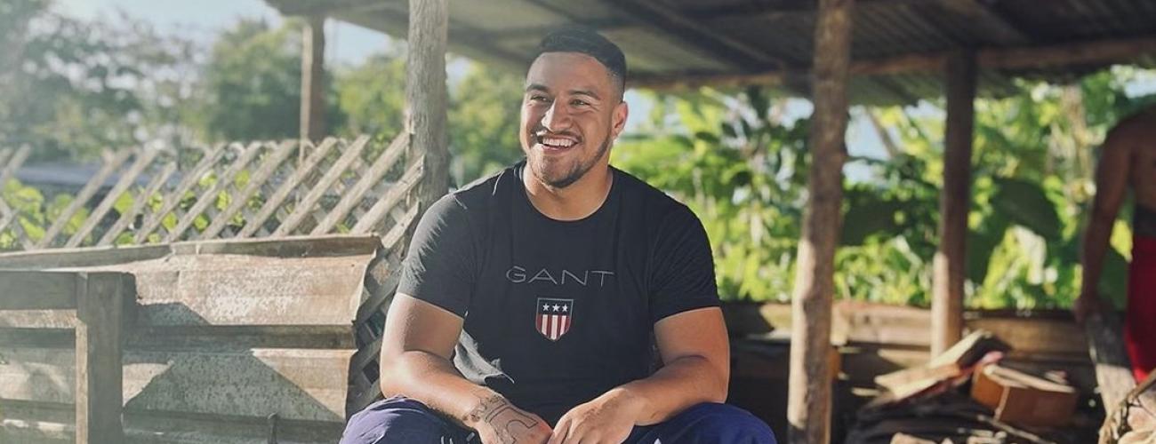 Lisi sitting down in Samoan village