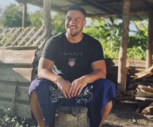 Lisi sitting down in Samoan village